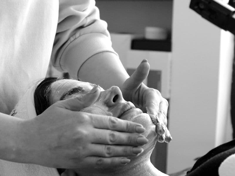 SIGNATURE FACIAL WITH COLLAGEN